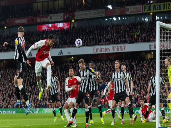 Trận đối đầu kịch tính giữa Arsenal và Newcastle 