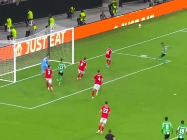 Tin Europa League: Antony giúp đội bóng có trận hòa kịch tính