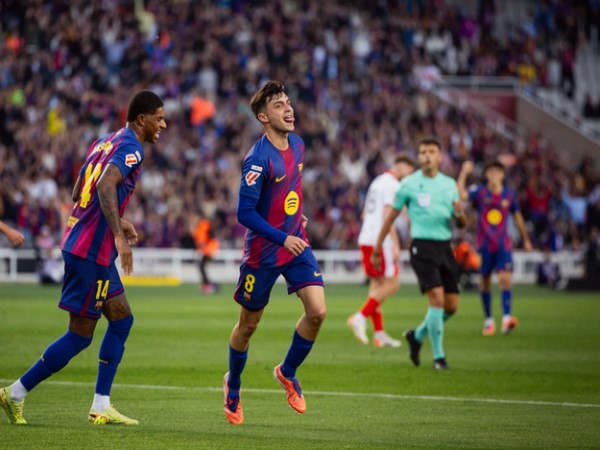 Tin C1: Barcelona mở tiệc sân nhà, Man City vào vùng giông bão