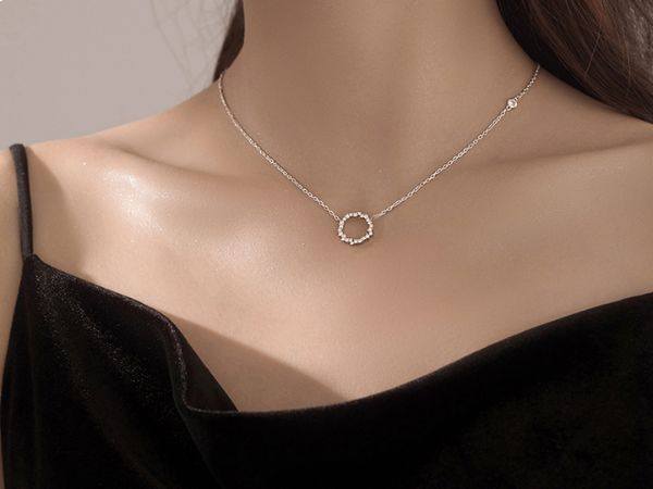 Chiêm bao thấy đeo dây chuyền bạc