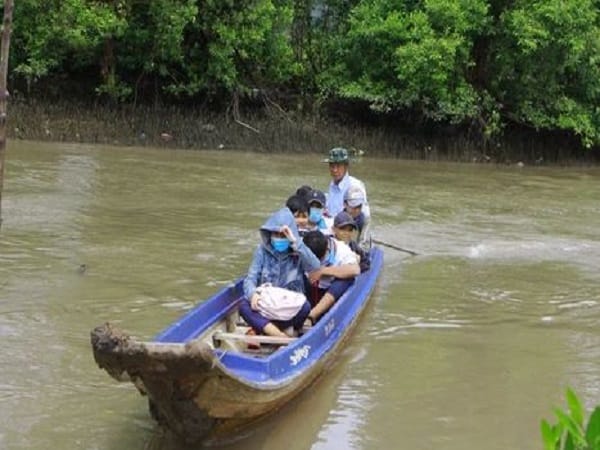 Ngủ mê thấy đi đò bình yên trên sông