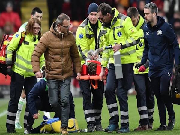 BĐ quốc tế: Szmodics chấn thương vùng đầu nghiêm trọng