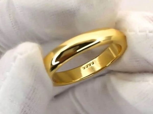 Mơ thấy người khác nhặt được nhẫn vàng