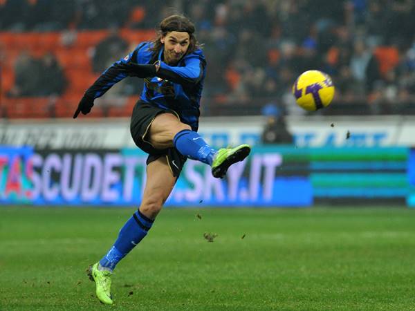 cầu thủ có lực sút mạnh nhất thế giới